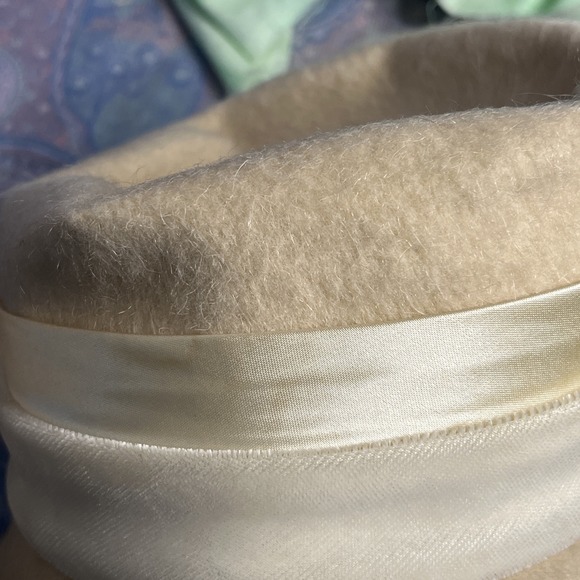 Vintage 1950s cream/ Light Tan women's hat Stylish please Read Description - Picture 6 of 9